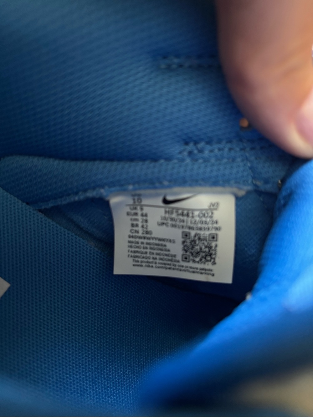 Nike Low-Top Sneakers in Bright Blue and White - Picture 7 of 7